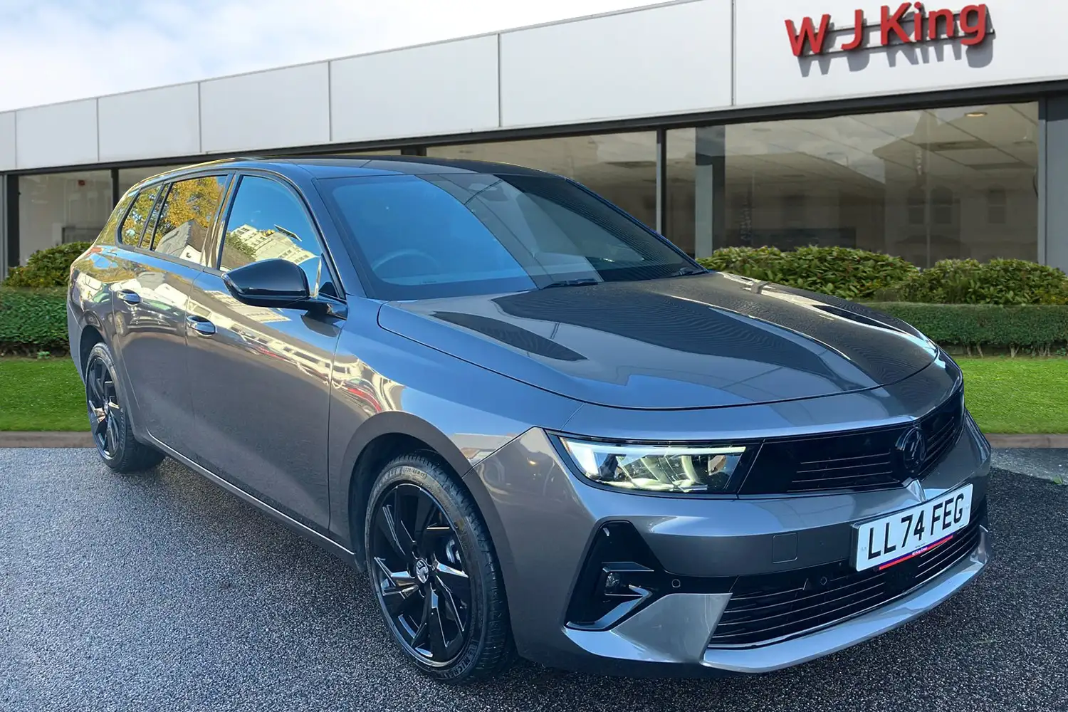 Vauxhall Cars for Sale in Egham | RAC Cars